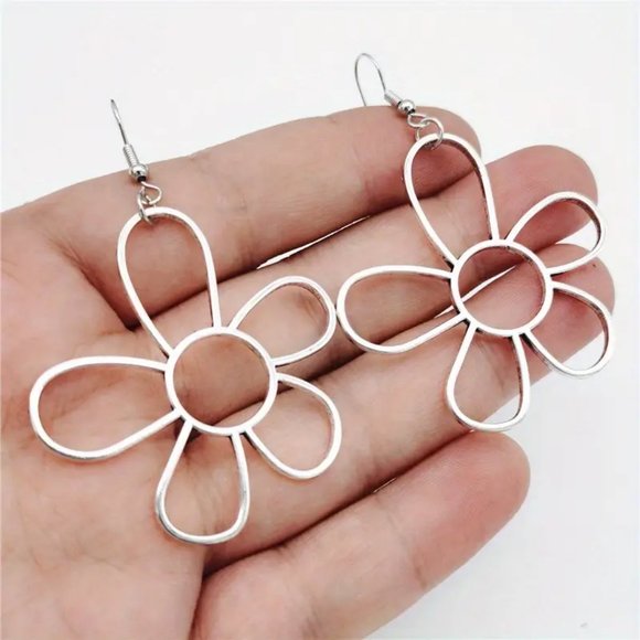 Silvery Hollow Flower Design Hook Dangle Earrings Retro Simple Style Zinc Alloy - Picture 1 of 6